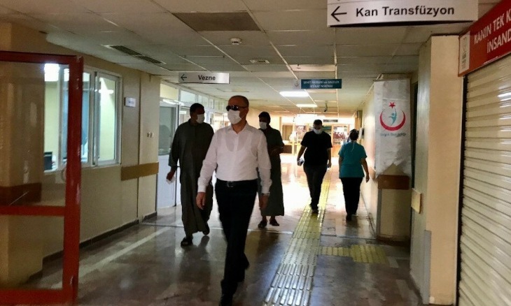 Şanlıurfa Gov. Abdullah Erin put on a disguise and visited the province's hospitals to see if they are complying with the measures taken to stop the spread of the novel coronavirus. 